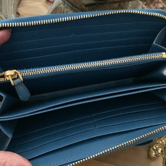 Prada Blue Saffiano Leather Wallet with Certificate of Authenticity - Picture 4 of 9